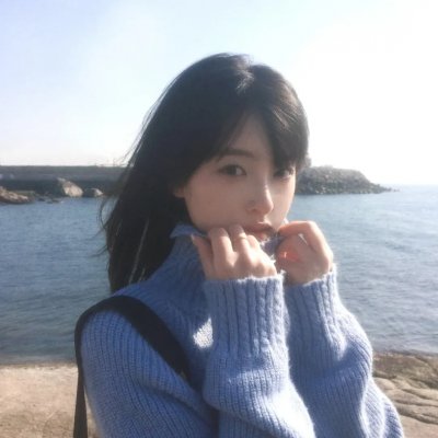 举杯畅饮的姐姐们